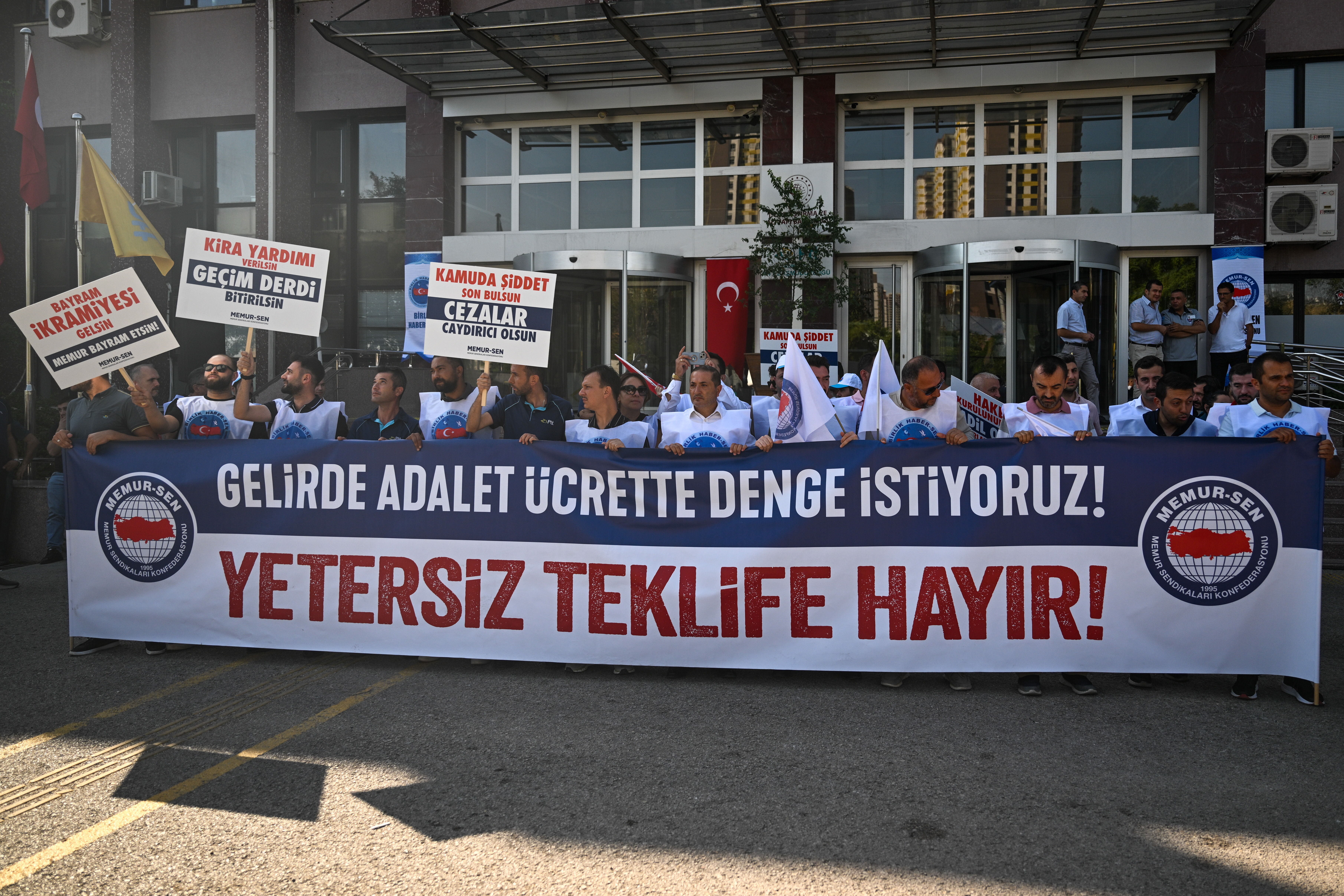 Memur sendikalarından hükümetin zam teklifine ilişkin açıklama: