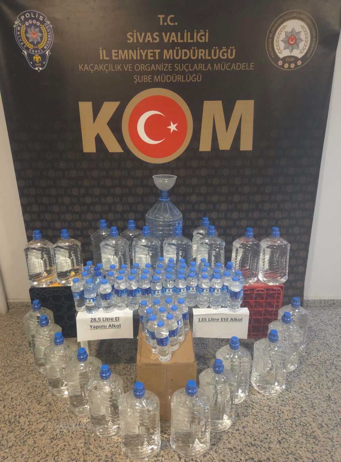 Sivas'ta 163,5 litre sahte içki ele geçirildi