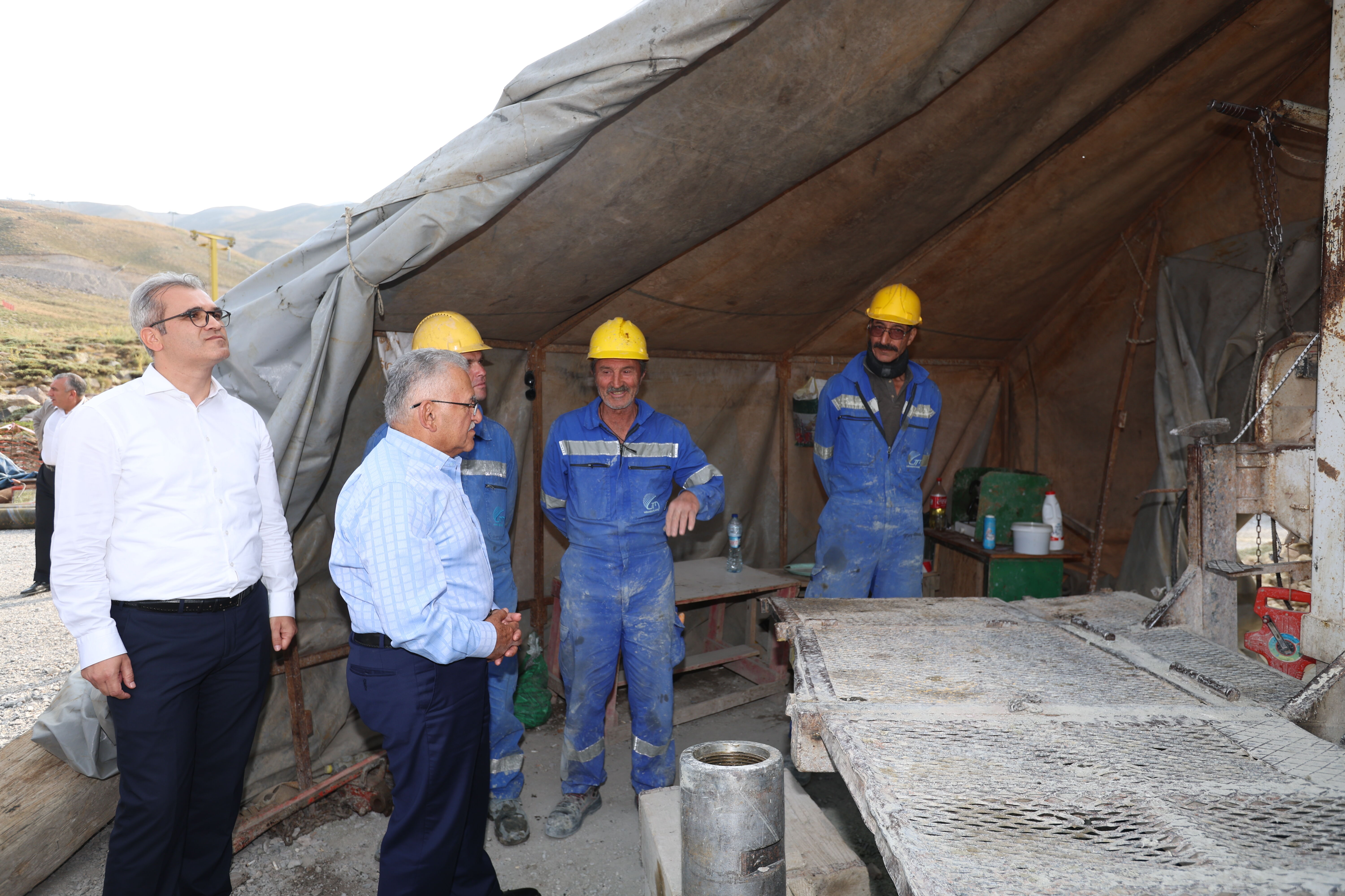 Başkan Büyükkılıç, Erciyes'te sıcak su sondaj çalışmalarını inceledi
