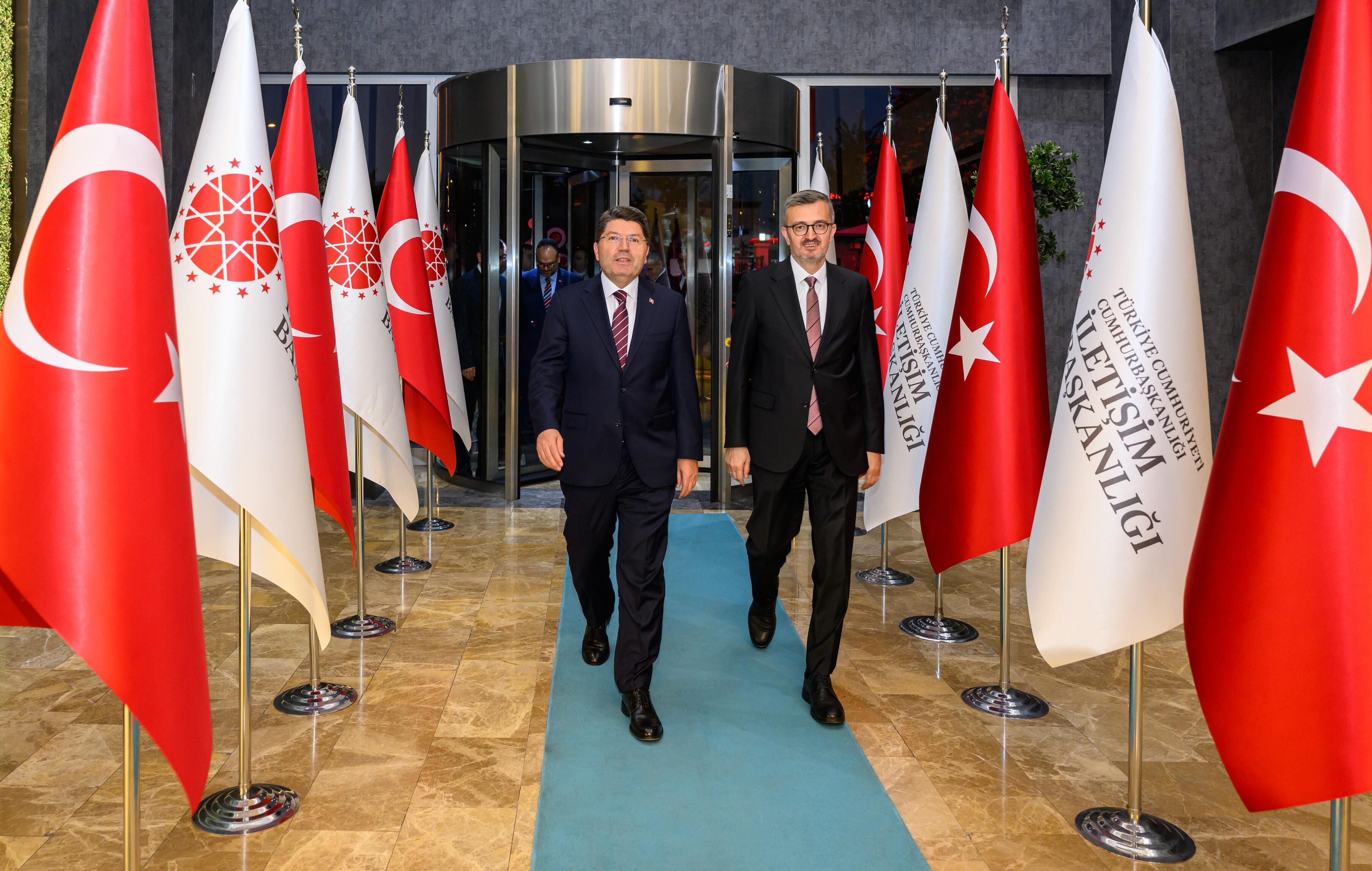Adalet Bakanı Tunç, Cumhurbaşkanlığı İletişim Başkanı Duran ile bir araya geldi