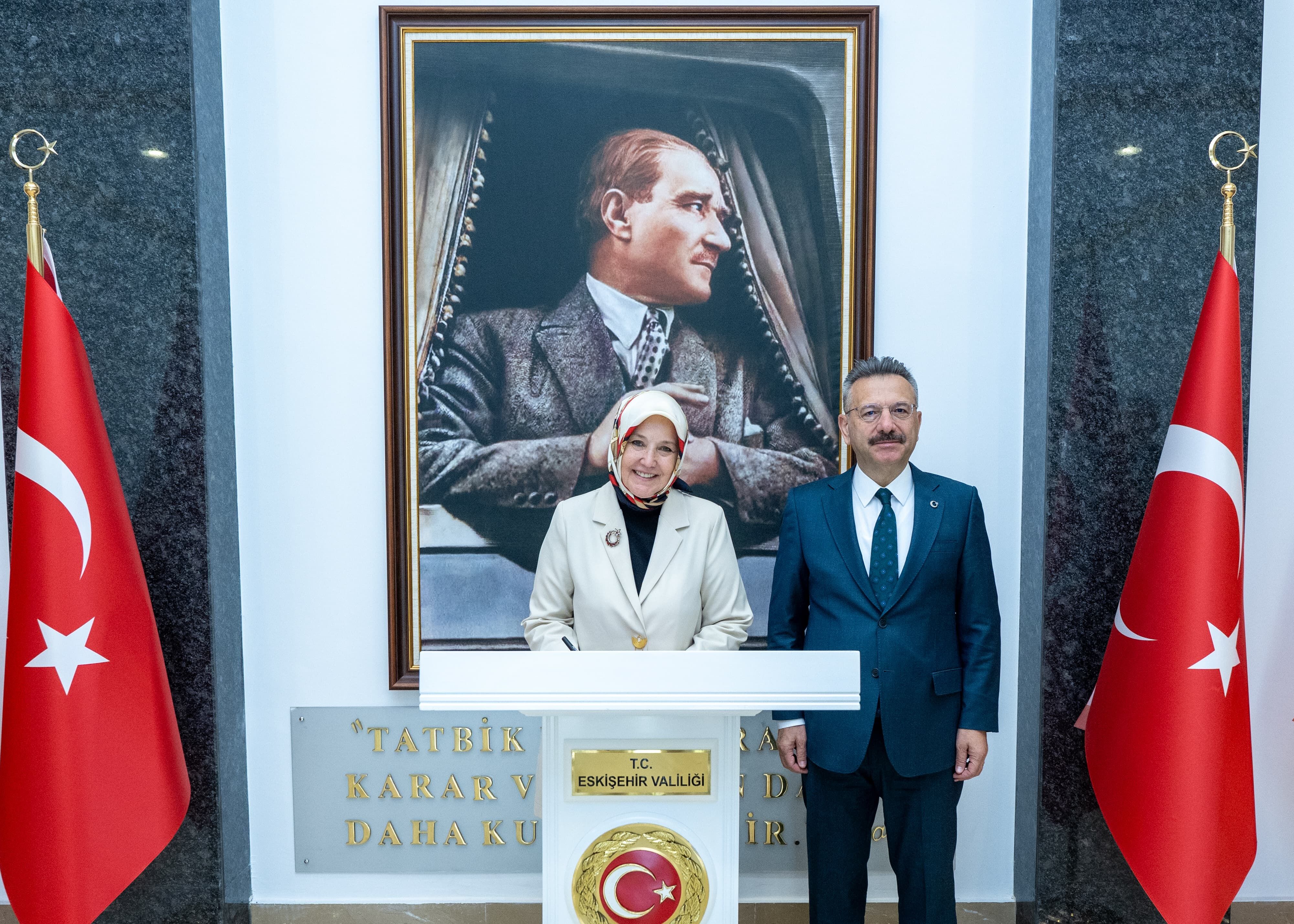 Aile ve Sosyal Hizmetler Bakan Yardımcısı Yenigün, Eskişehir Valisi Aksoy'u ziyaret etti
