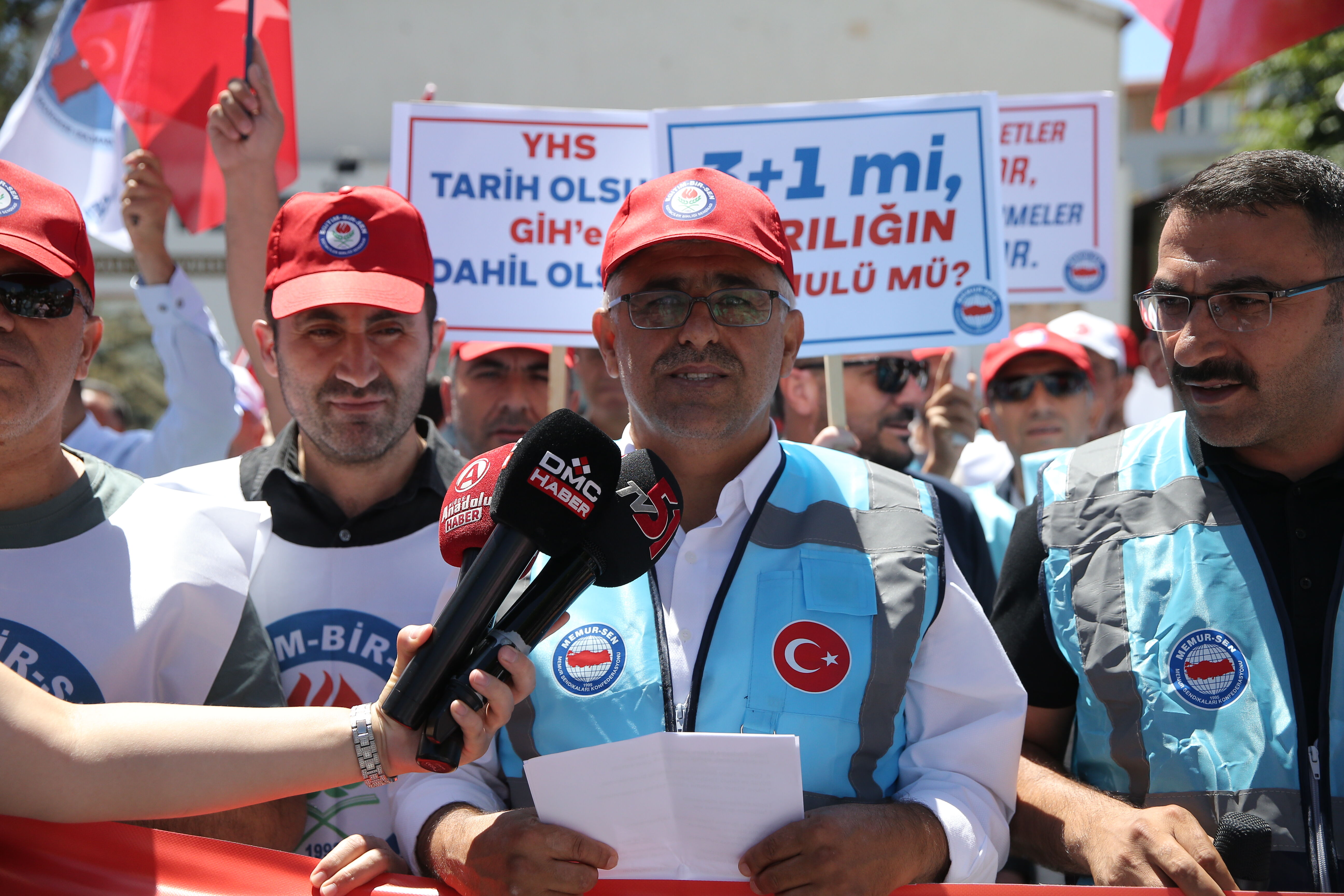 Memur-Sen Niğde Şubesinden 8. Dönem Kamu Toplu Sözleşmesine ilişkin basın açıklaması