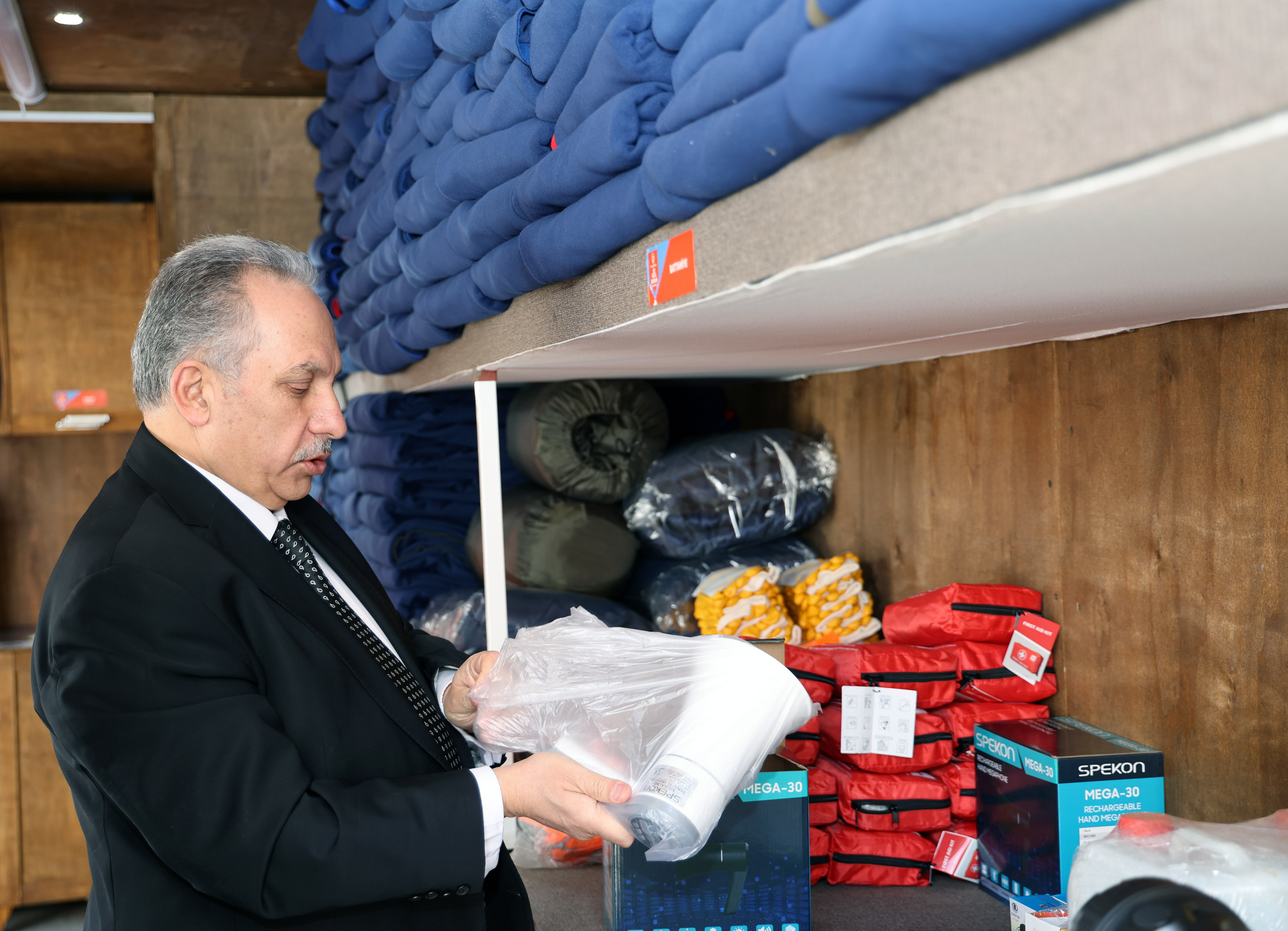 Talas Belediyesi 3 büyük mahalleye acil durum konteyneri yerleştirdi