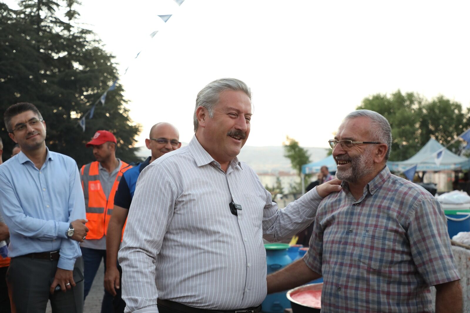 Başkan Palancıoğlu, Belsin'deki salça kaynatma hazırlığına katıldı