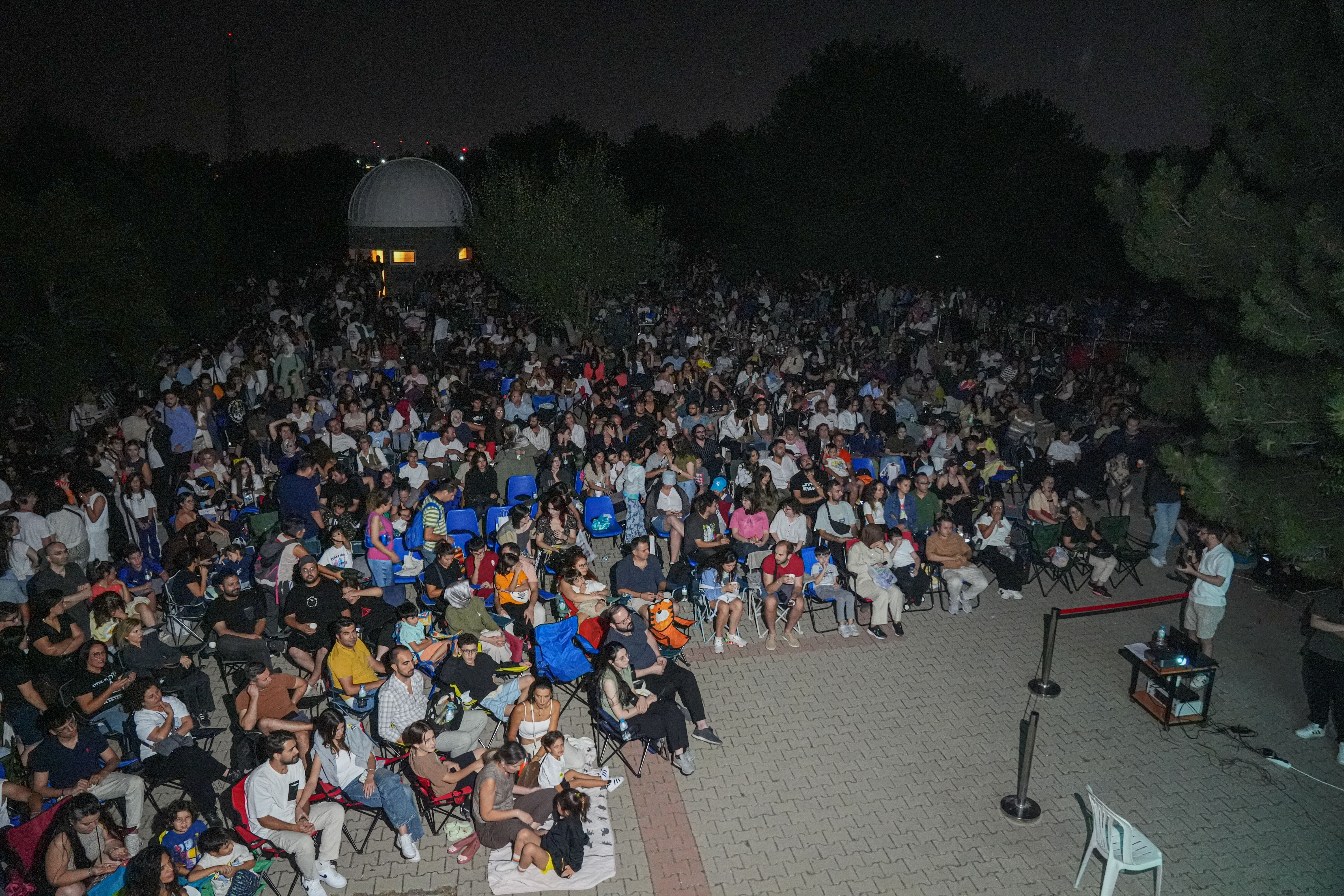 Başkent'te astronomi meraklıları meteor yağmurunu izlemek için rasathanede buluştu