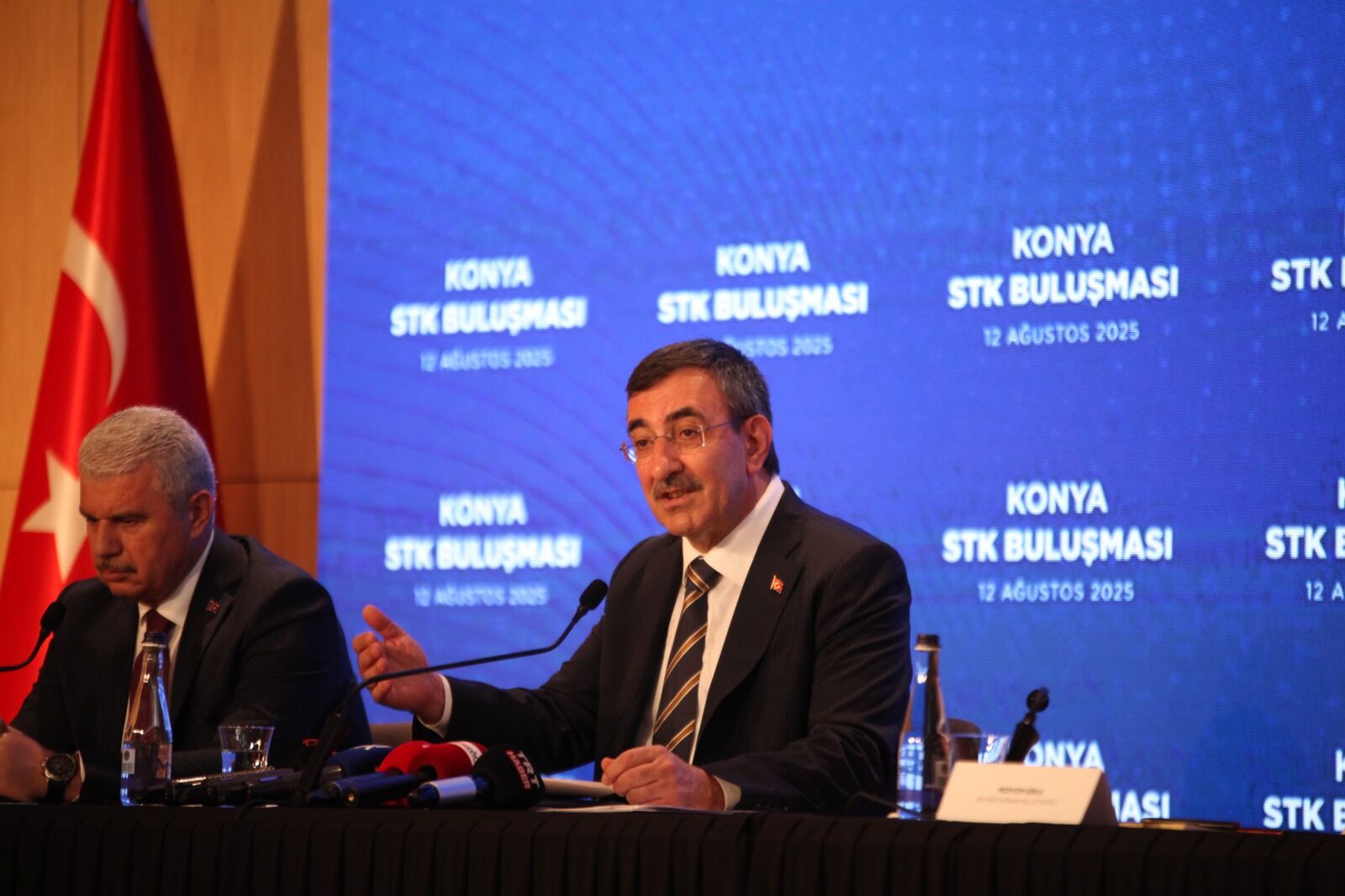 Cumhurbaşkanı Yardımcısı Yılmaz Konya'da STK temsilcileriyle bir araya geldi: