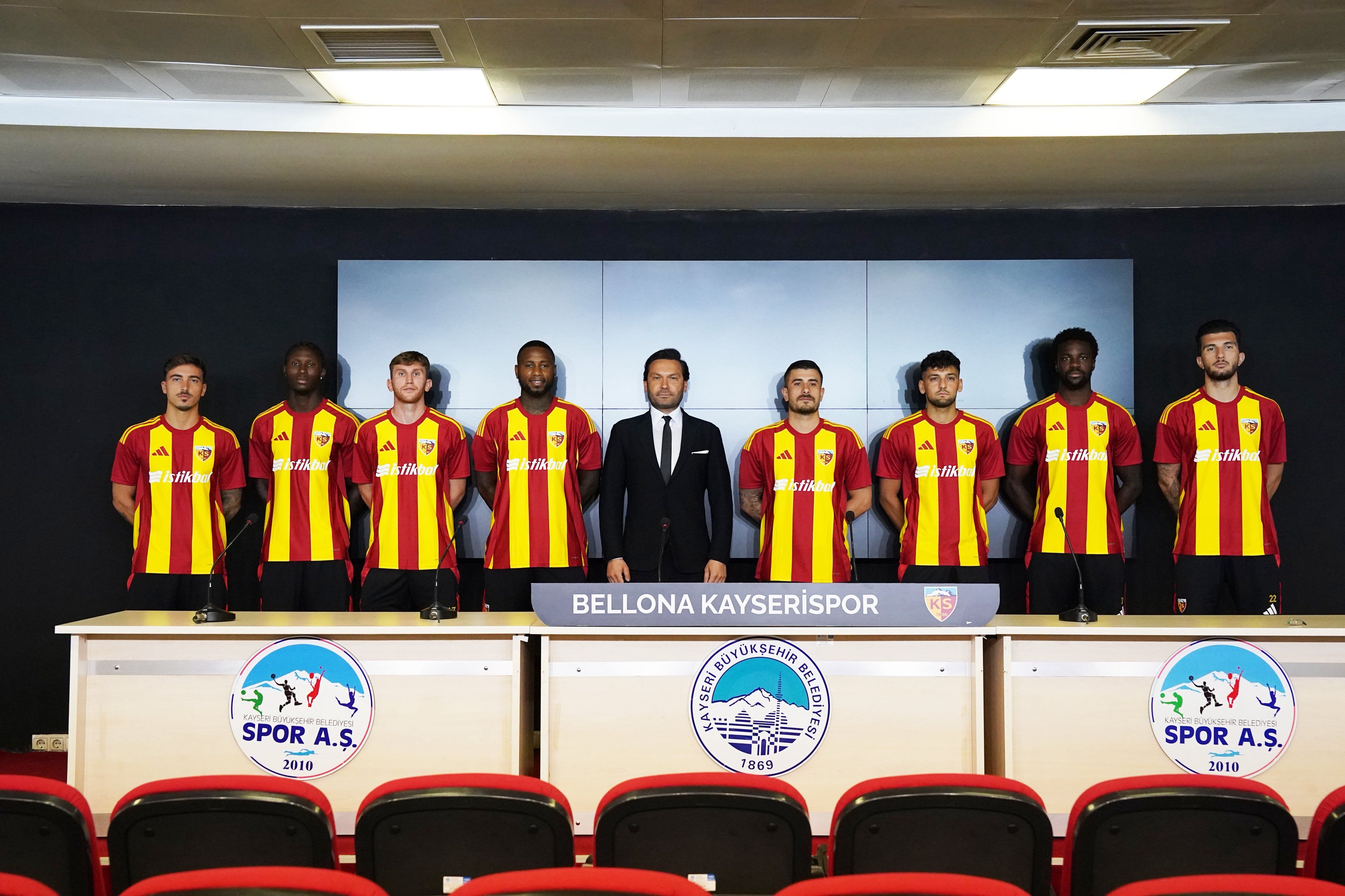 Kayserispor, yeni transferlerini tanıttı