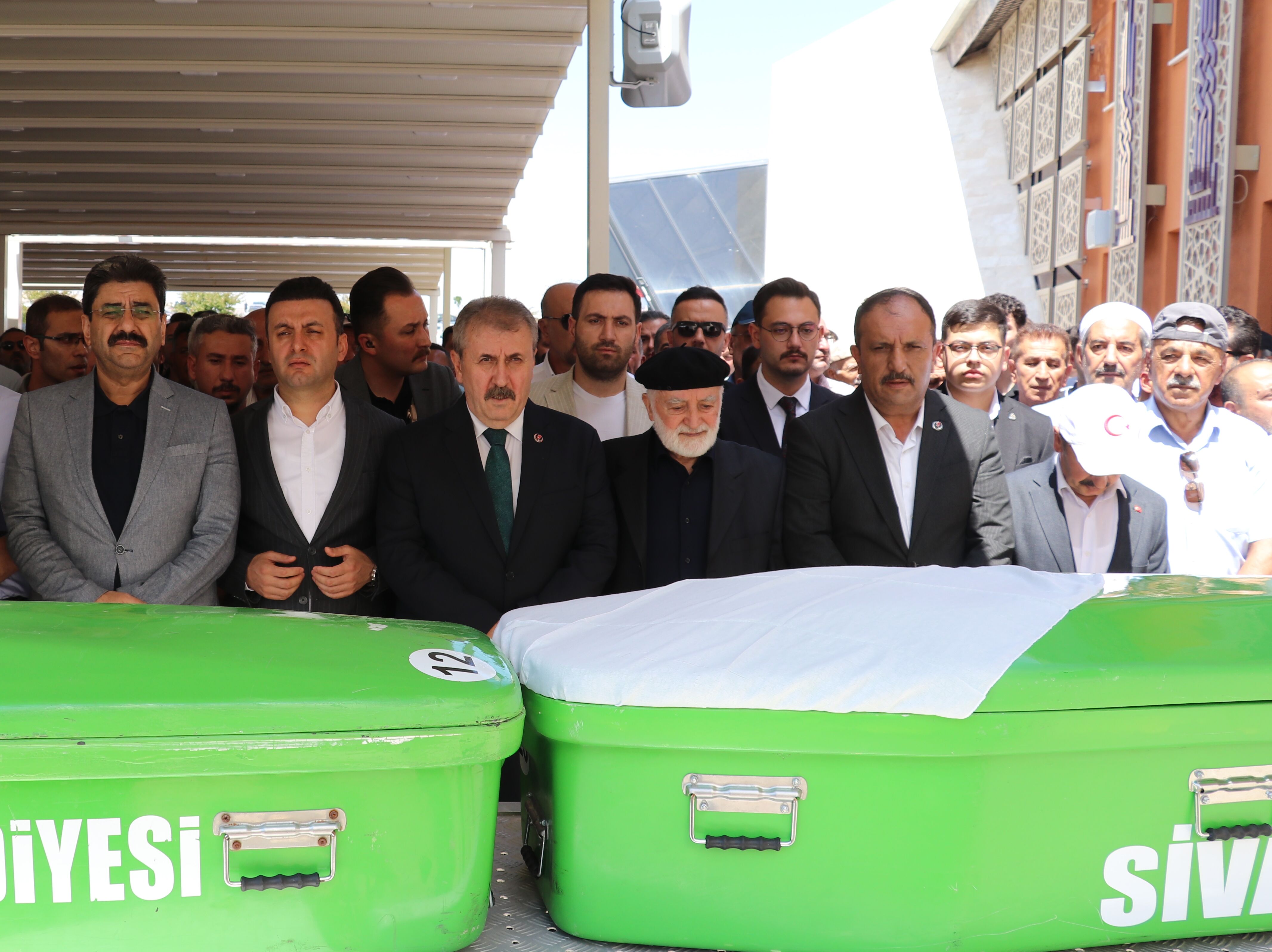 BBP Genel Başkanı Destici, Sivas'ta cenaze törenine katıldı