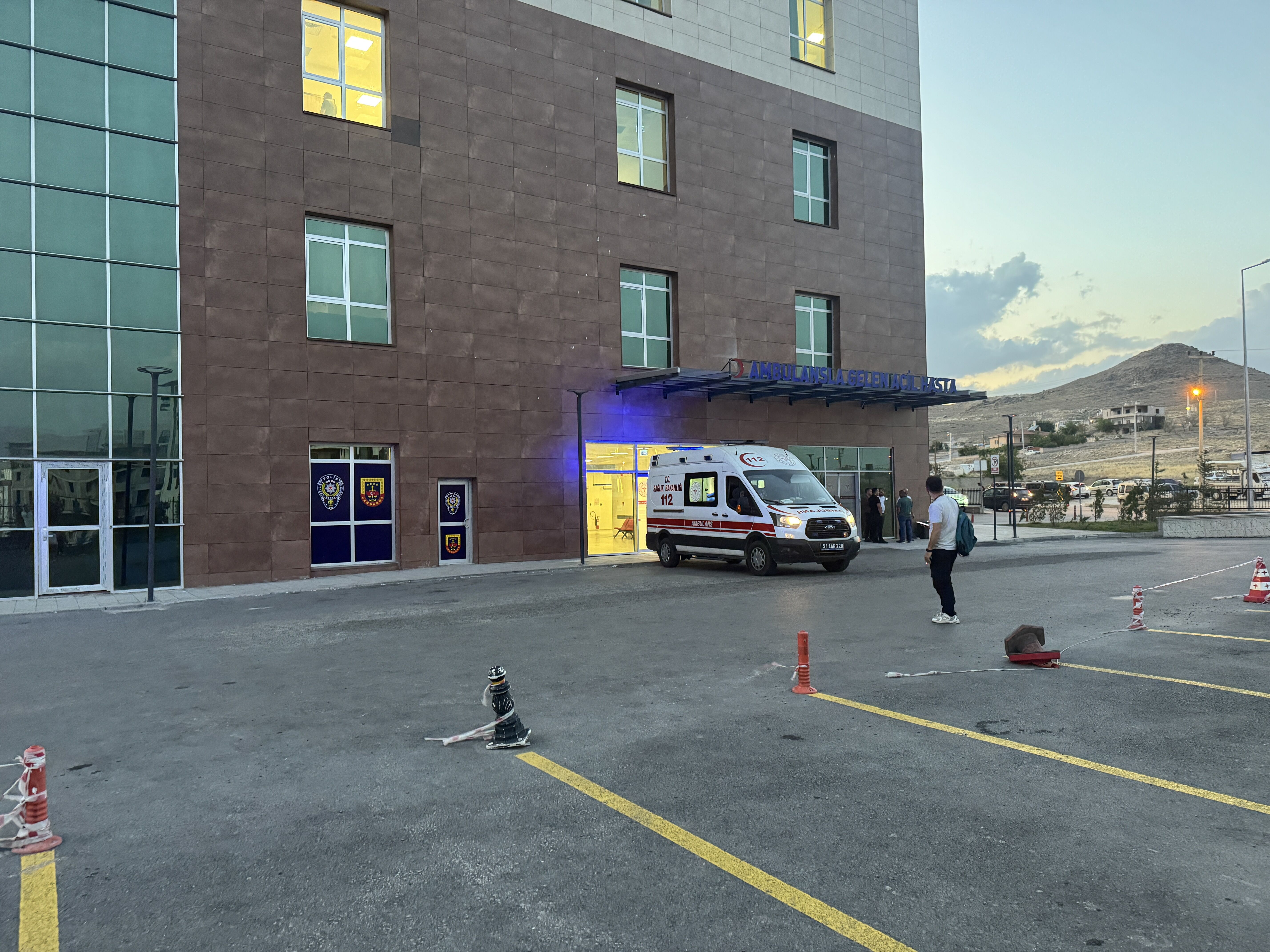 Niğde'de iş yerine düzenlenen silahlı saldırıda bir çocuk yaralandı
