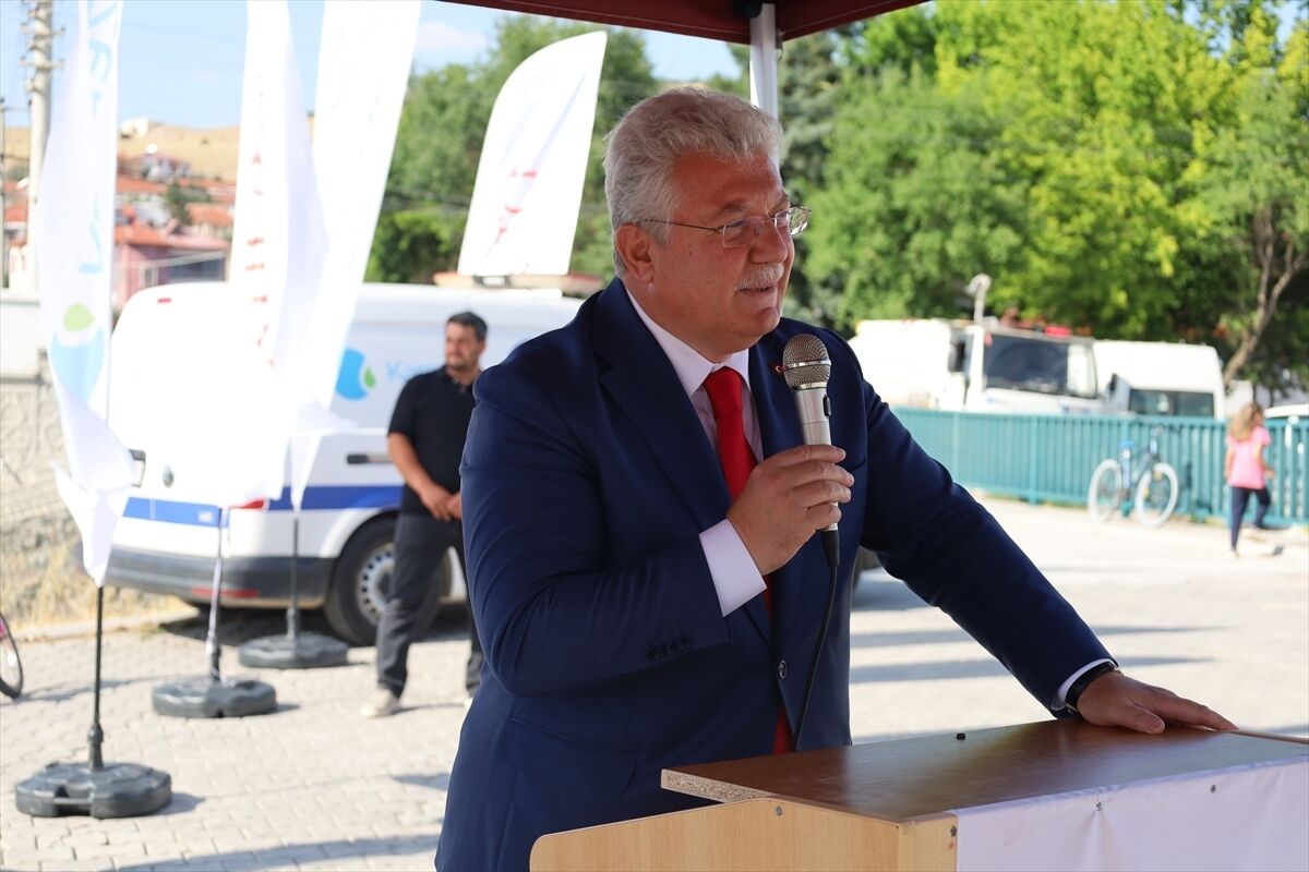 Çankırı'nın Kalfat beldesinde konutlara ilk doğal gaz verildi
