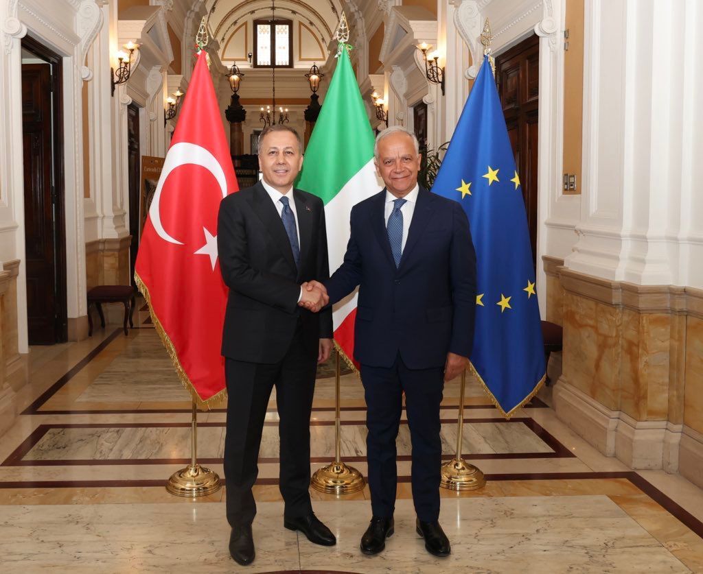 Bakan Yerlikaya, İtalya İçişleri Bakanı Piantedosi ile görüştü