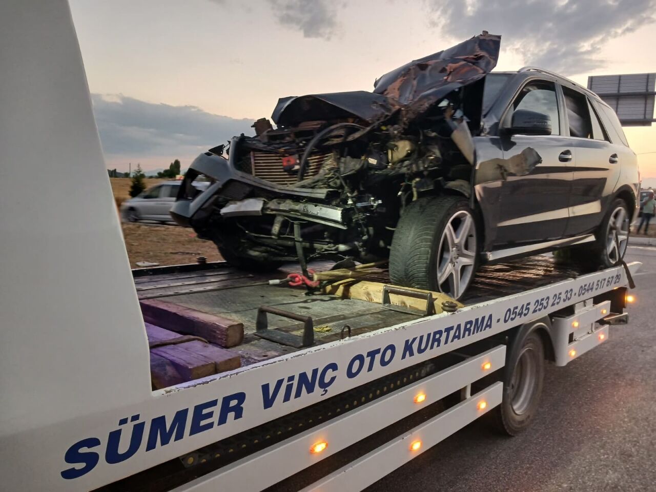 Konya'da tıra arkadan çarpan otomobildeki 5 kişi yaralandı