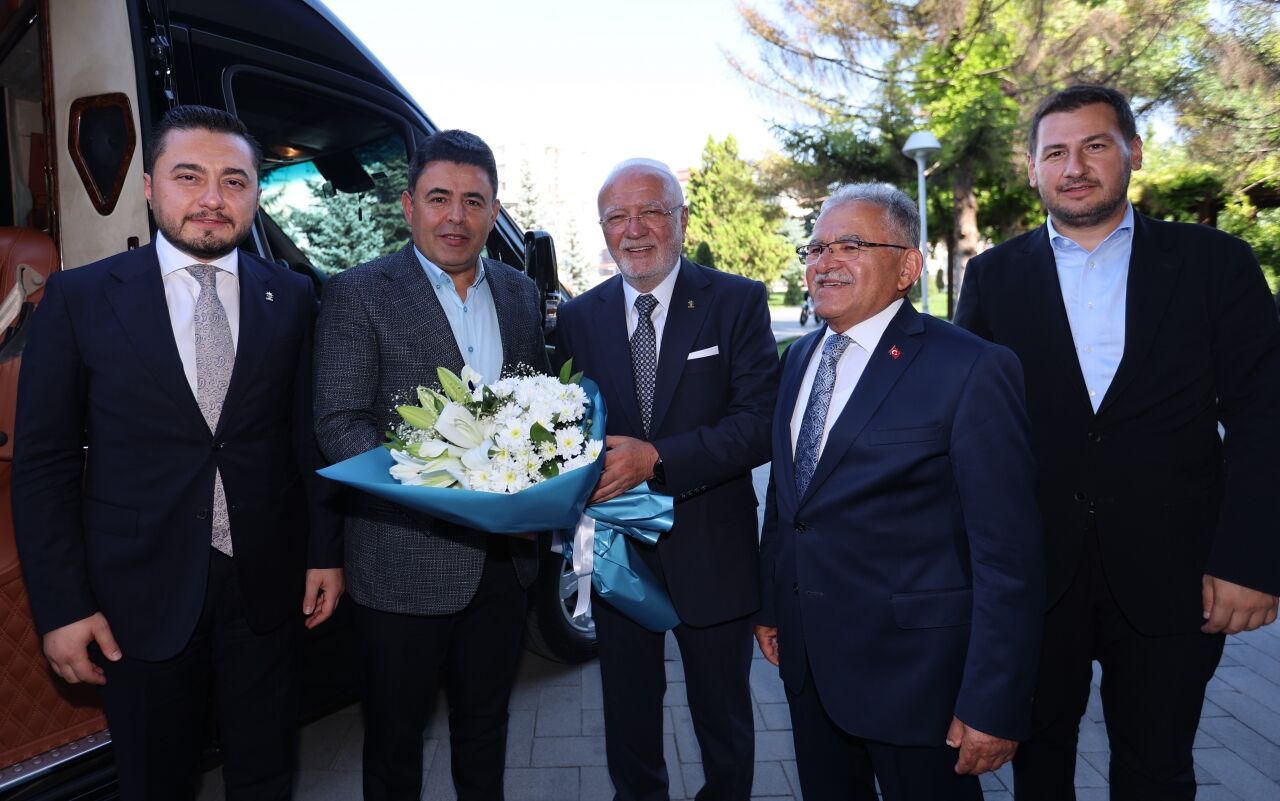 AK Parti Genel Başkanvekili Elitaş, Büyükşehir Belediye Başkanı Büyükkılıç'ı ziyaret etti