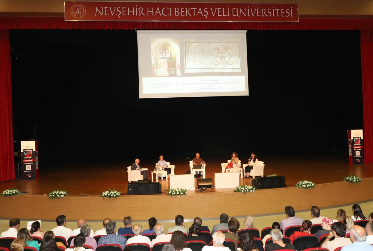 Nevşehir'de "Tarih ve Hafıza" söyleşisi düzenlendi