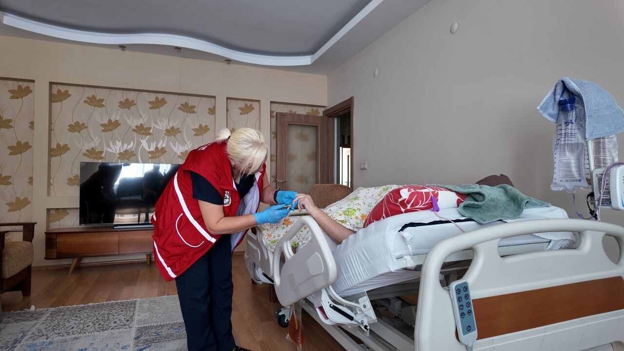 YADES ile yaşlılara destek oluyorlar