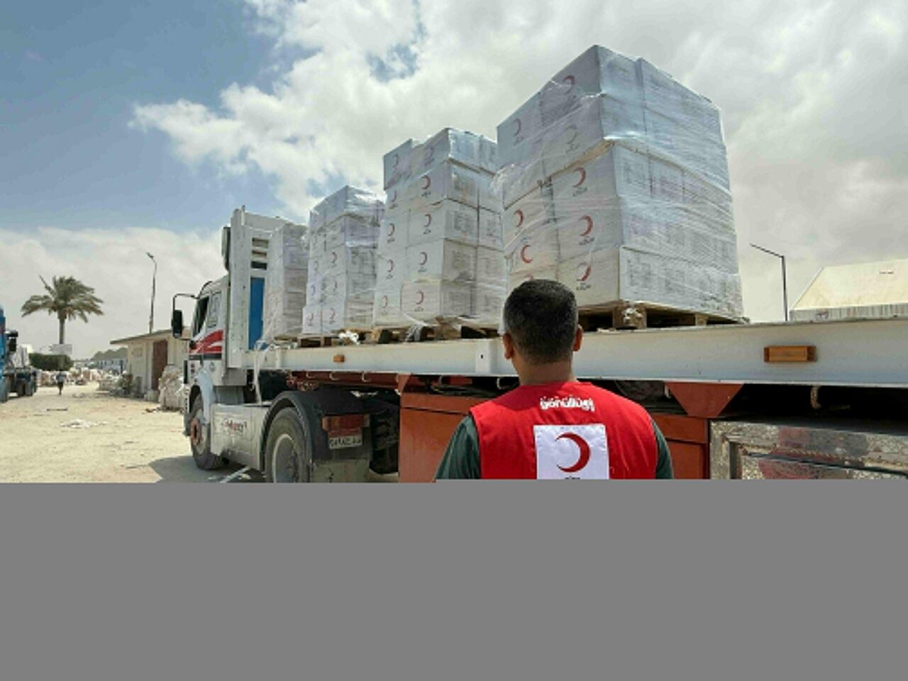 Türk Kızılay'ın Gazze'ye gıda malzemesi taşıyan 165 tırı Refah Sınır Kapısı'ndan geçmeye başladı