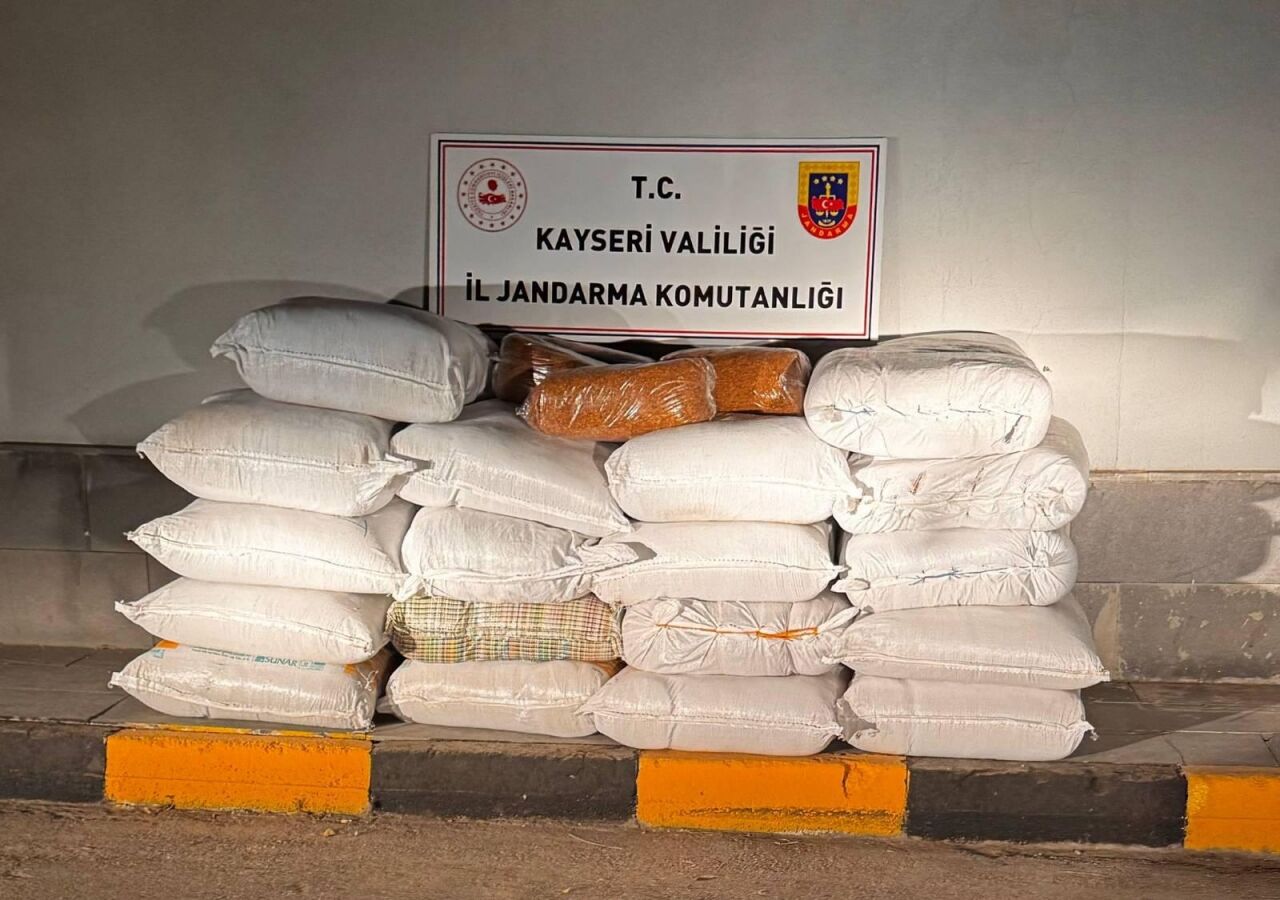 Kayseri'de yolcu otobüsünde 750 kilogram kaçak tütün ele geçirildi