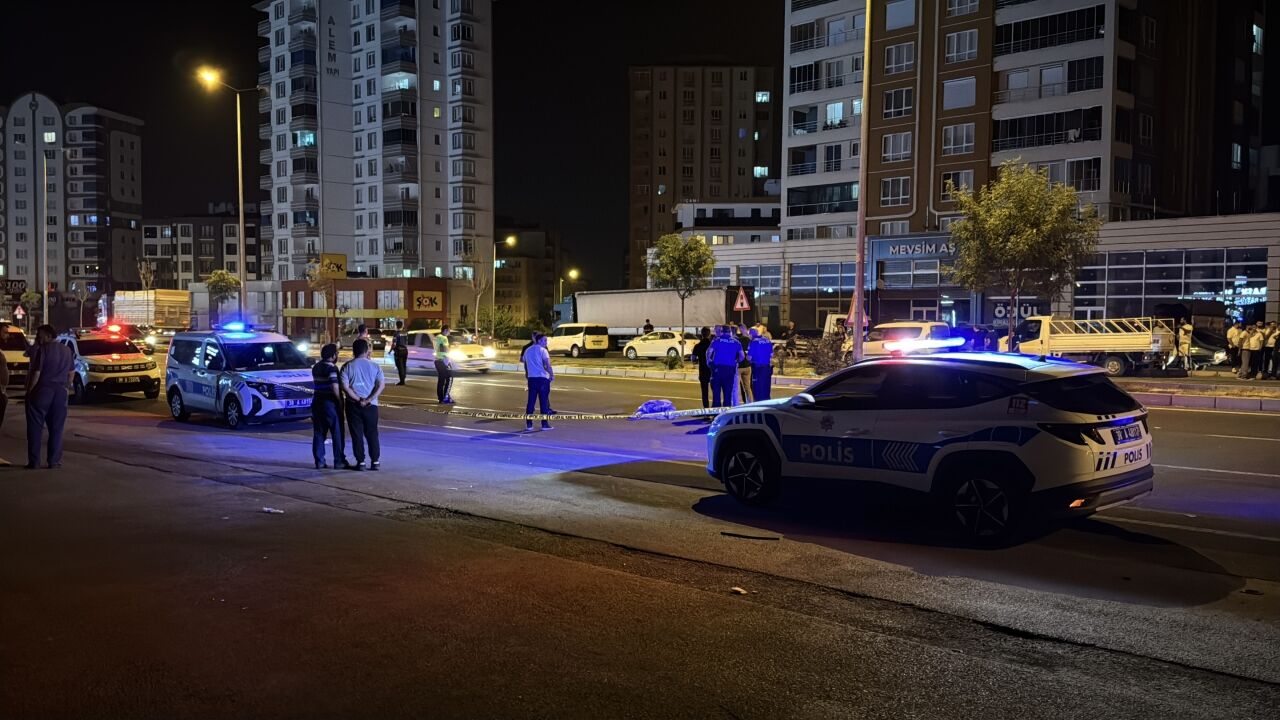 Kayseri'de kamyonetin çarpmasının ardından bir otomobilin ezdiği yaya hayatını kaybetti