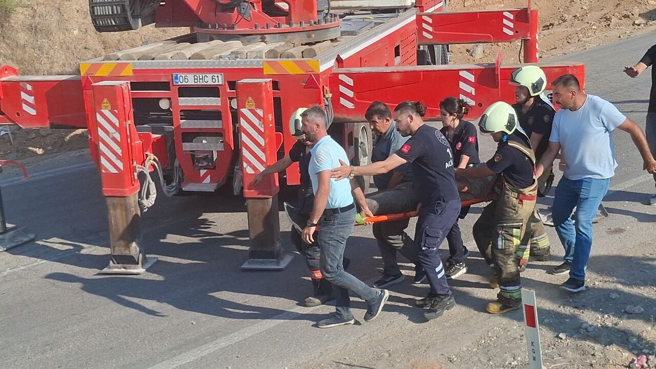 Beypazarı'nda devrilen kamyonun sürücüsü yaralandı