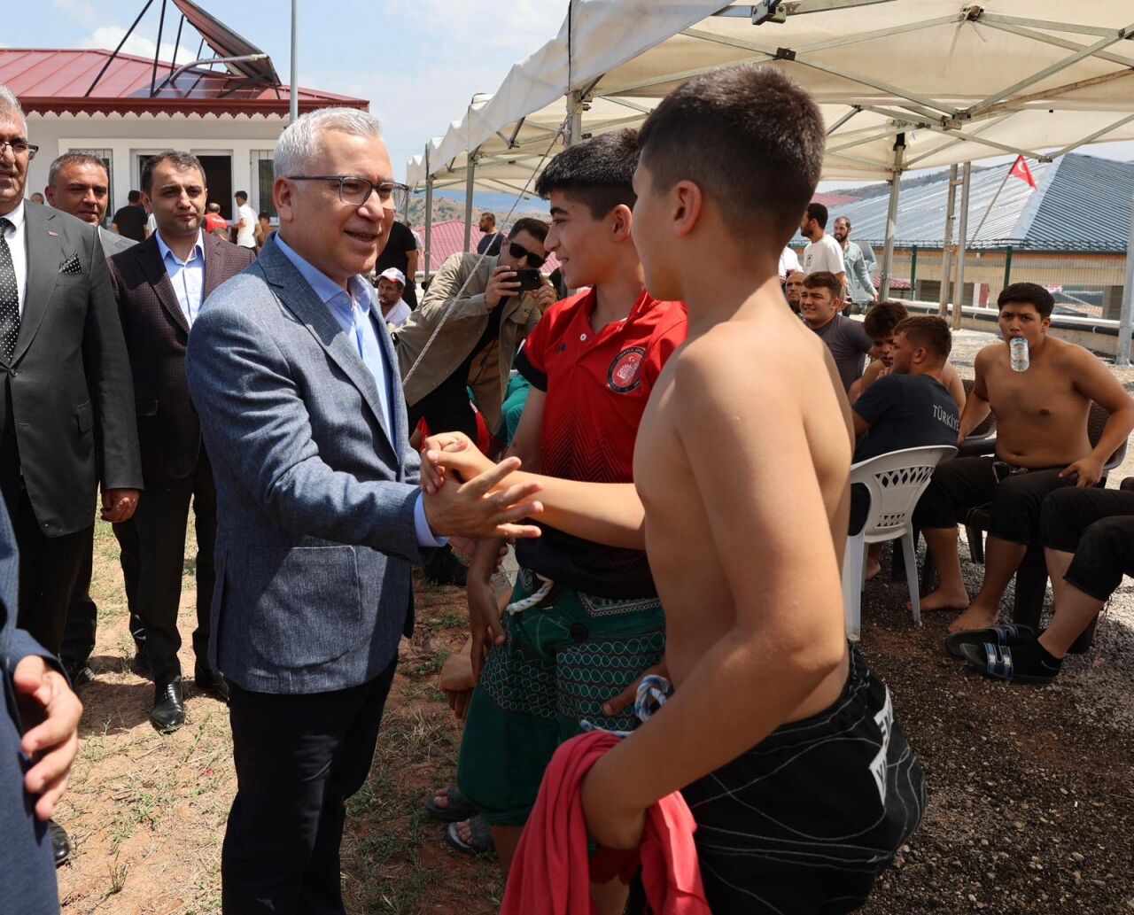 "Doğanşar 56. Ahmet Ayık Karakucak Güreşleri" başladı