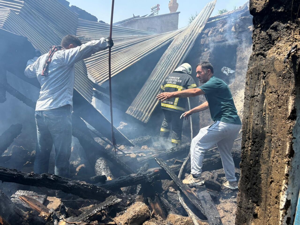 Ulaş ilçesinde kilerde çıkan yangın hasara neden oldu