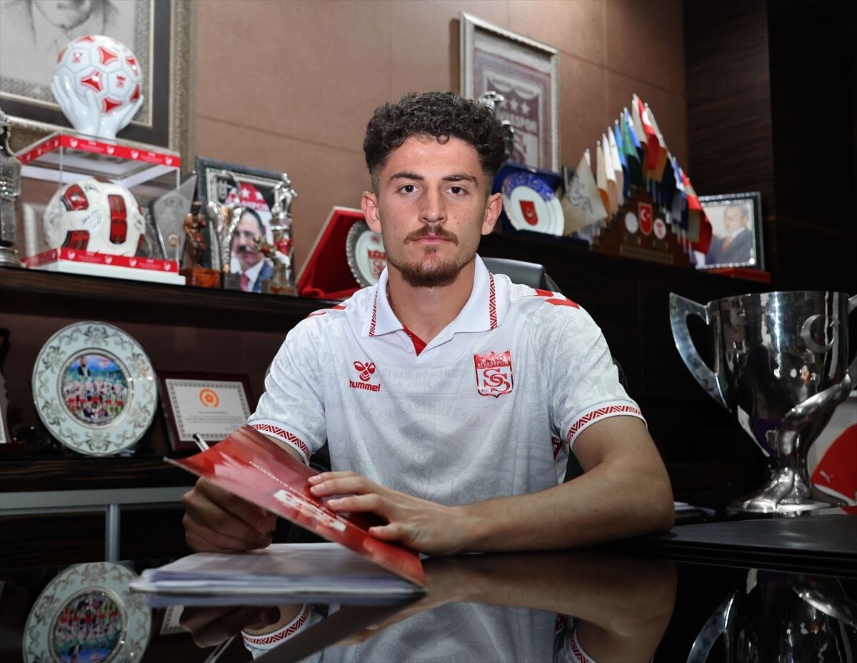 Sivasspor'da Emirhan Başyiğit'in sözleşmesi 2028 yılına kadar uzatıldı