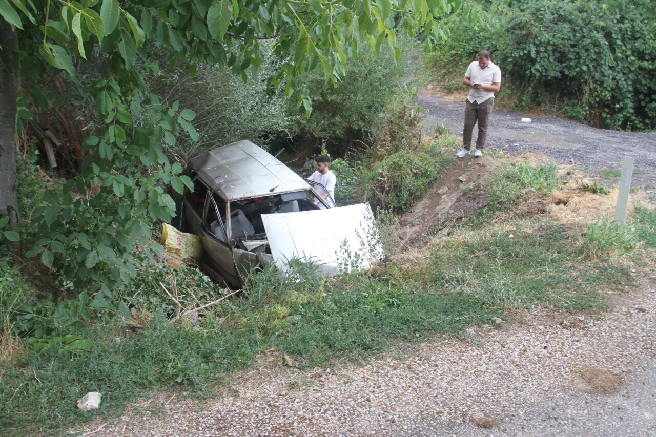 Konya'da kanala düşen otomobildeki 3 kişi yaralandı