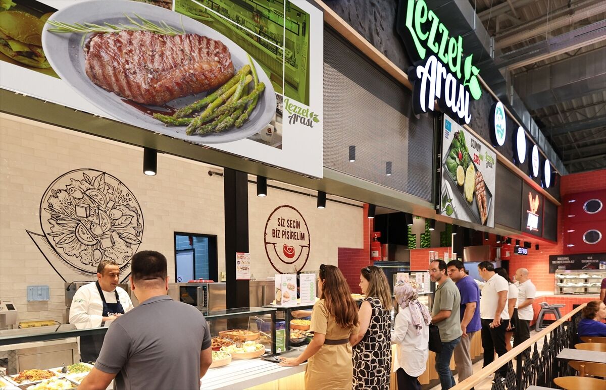 CarrefourSA, Kozyatağı'nda yeni "Lezzet Arası" restoranını açtı