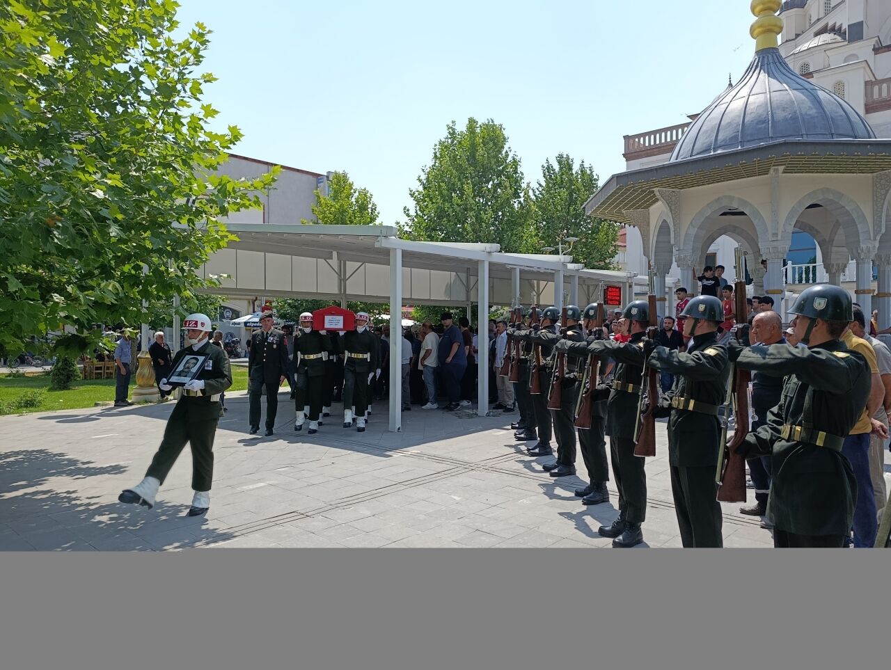 Kıbrıs gazisi son yolculuğuna uğurlandı