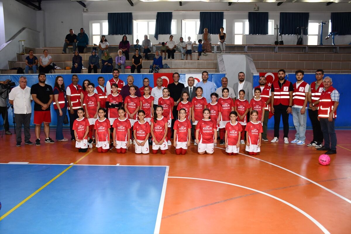 Türk Kızılay Eskişehir Şubesi'nin yaz spor okulları sağlıklı nesiller yetiştiriyor