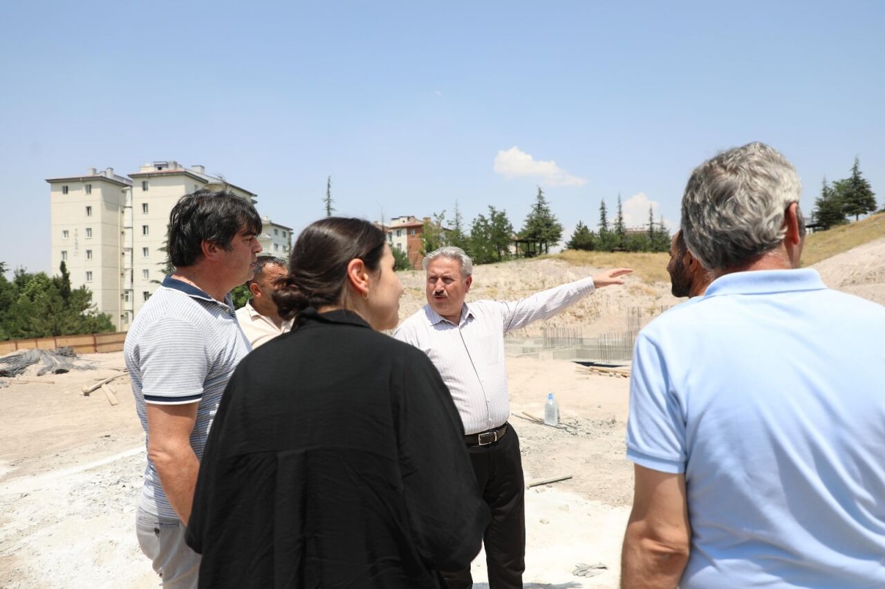 Başkan Palancıoğlu, ilkokul inşaatında incelemelerde bulundu