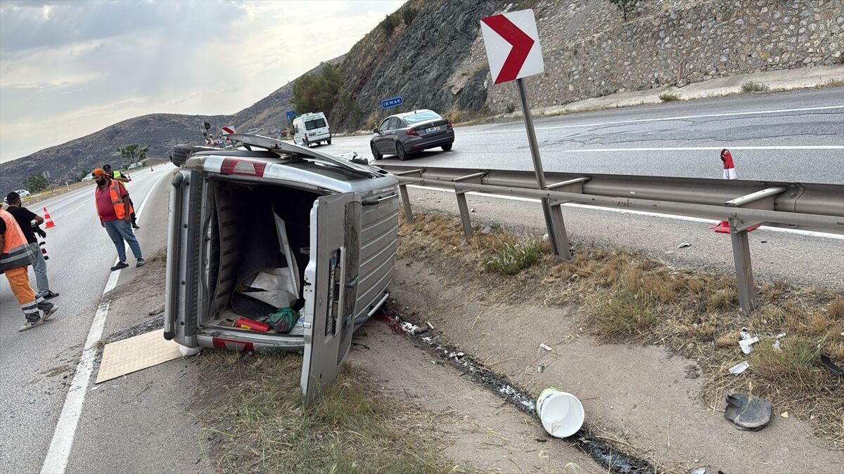 Kırıkkale'de devrilen hafif ticari araçtaki 1 kişi öldü, 1 kişi yaralandı