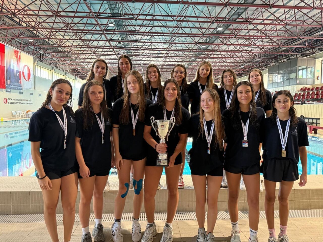 İzmir Büyükşehir Belediyespor, 16 Yaş Altı Kızlar Sutopu Ligi'nde şampiyon oldu