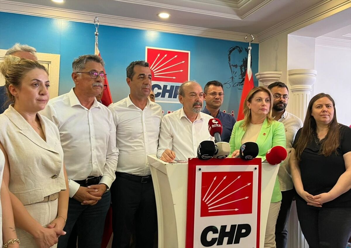 CHP Genel Başkan Yardımcısı Adem, Aksaray'da basın toplantısı düzenledi: