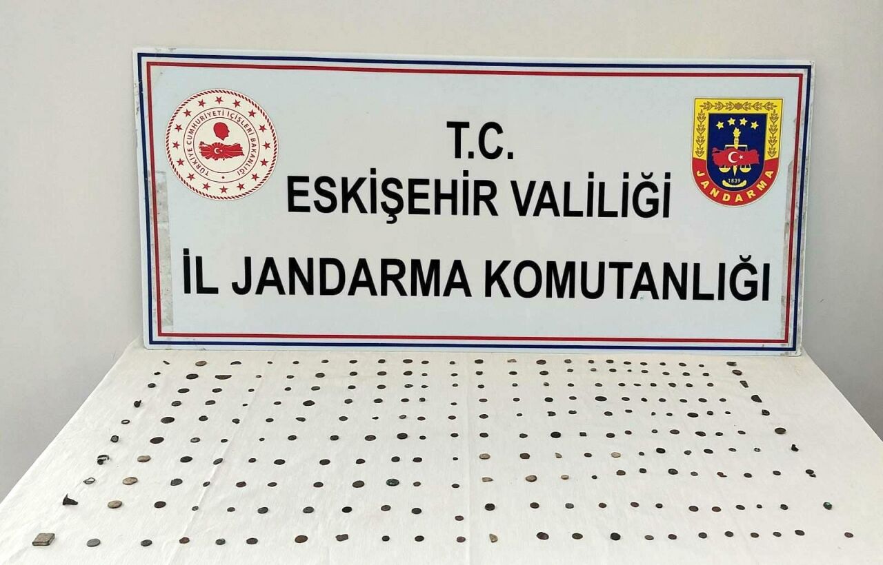 Eskişehir'de tarihi eser olduğu değerlendirilen 232 obje ele geçirildi