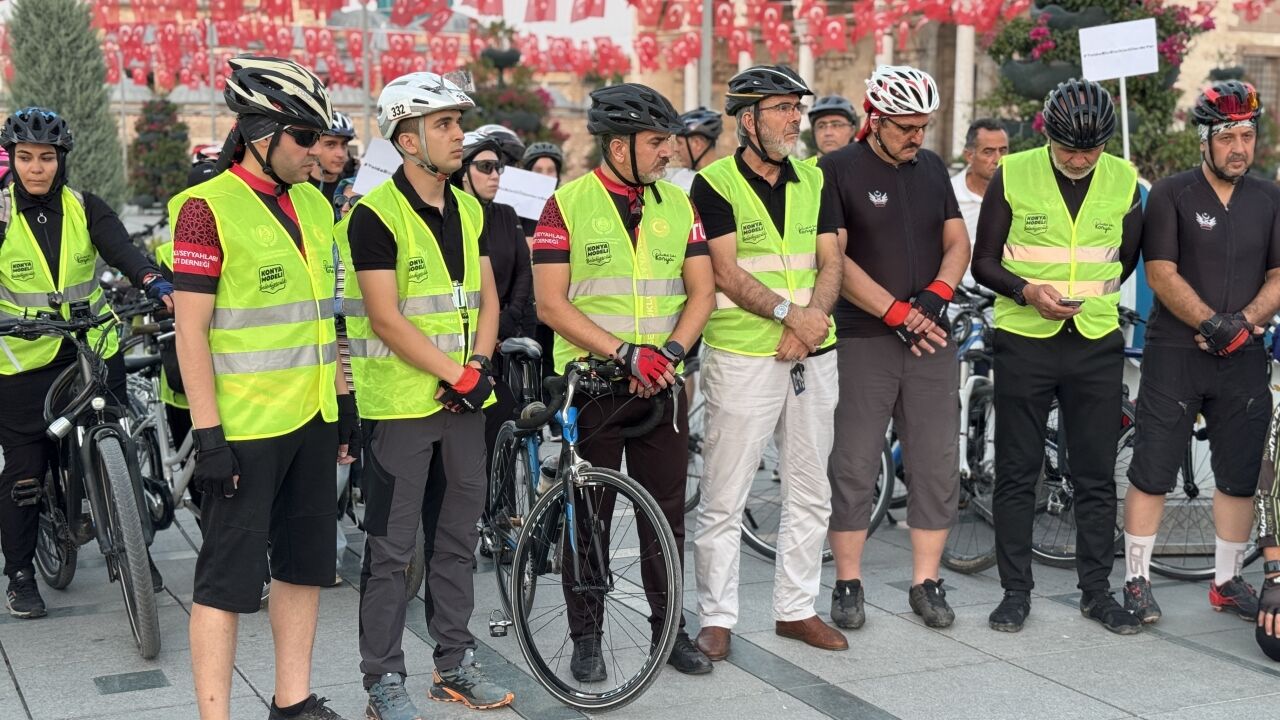 Konya'da bisikletçiler, trafik kazasında hayatını kaybeden arkadaşları için pedal çevirdi