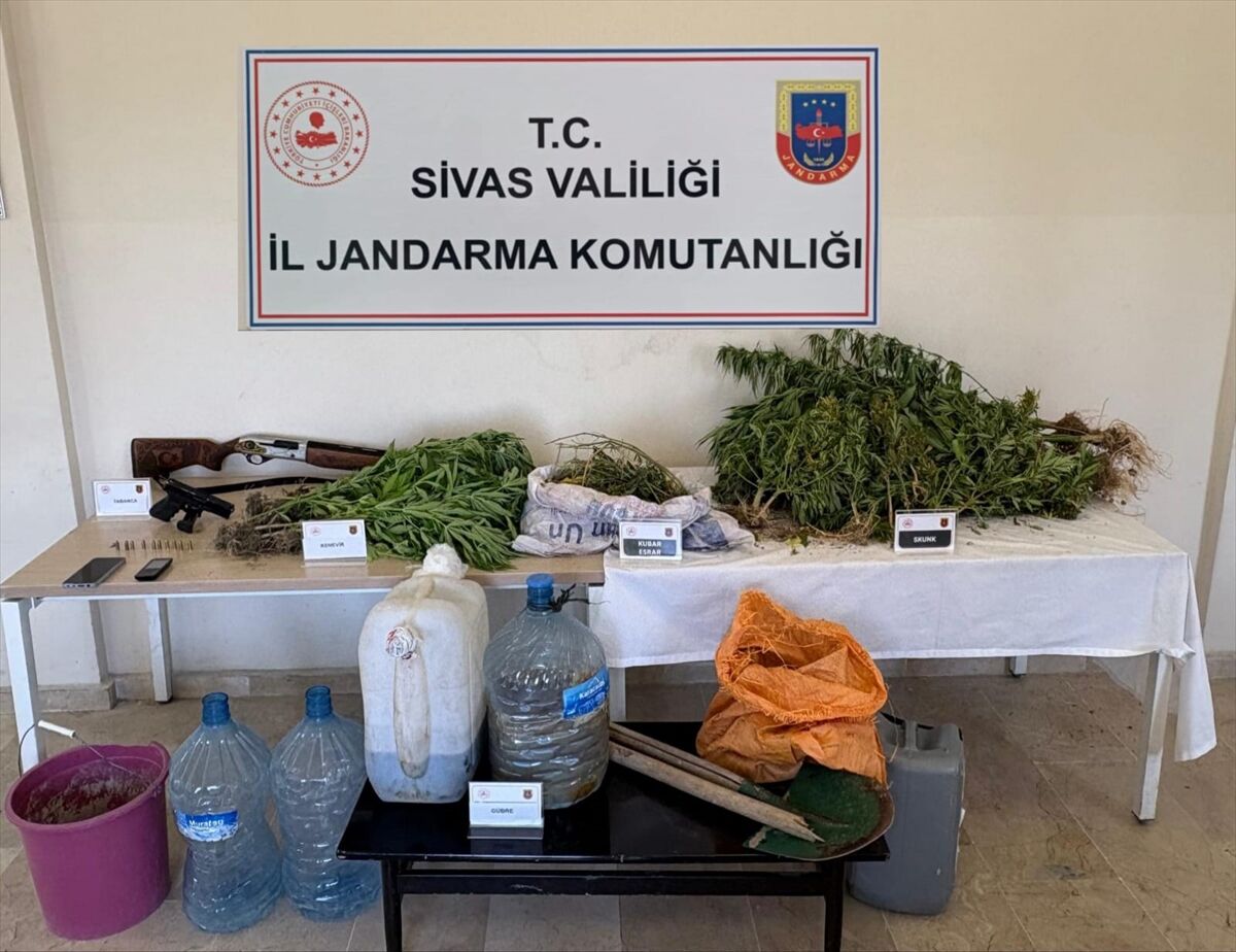 Sivas'ta uyuşturucu operasyonunda 3 kişi tutuklandı