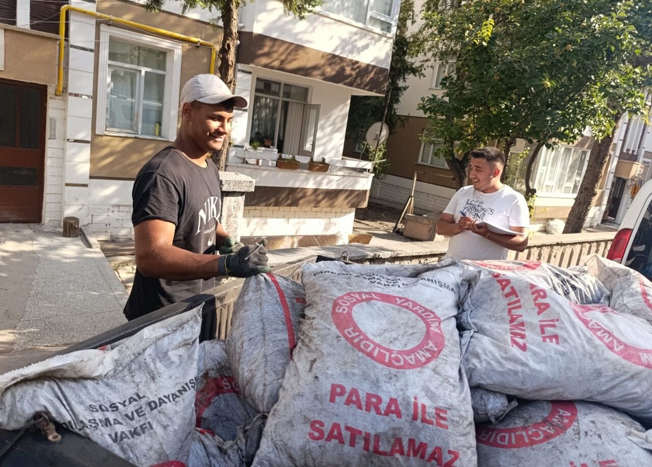 Beypazarı Kaymakamlığı'ndan ihtiyaç sahibi ailelere kömür yardımı