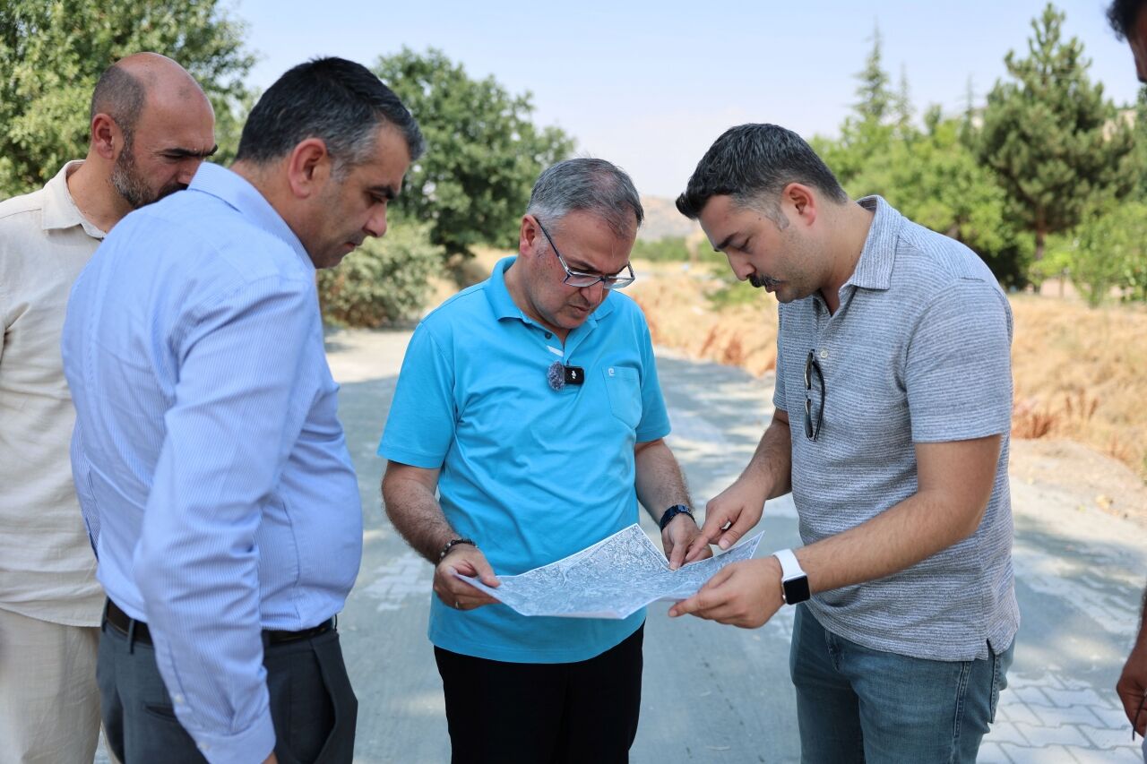 Hacılar'da kilitli parke yol yapım çalışmaları devam ediyor