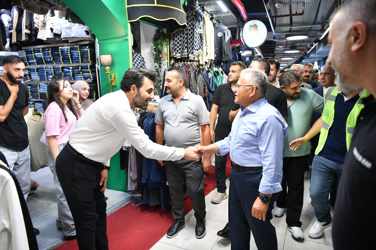 Başkan Büyükkılıç, Yeraltı Çarşısı'nda vatandaş ve esnafla buluştu