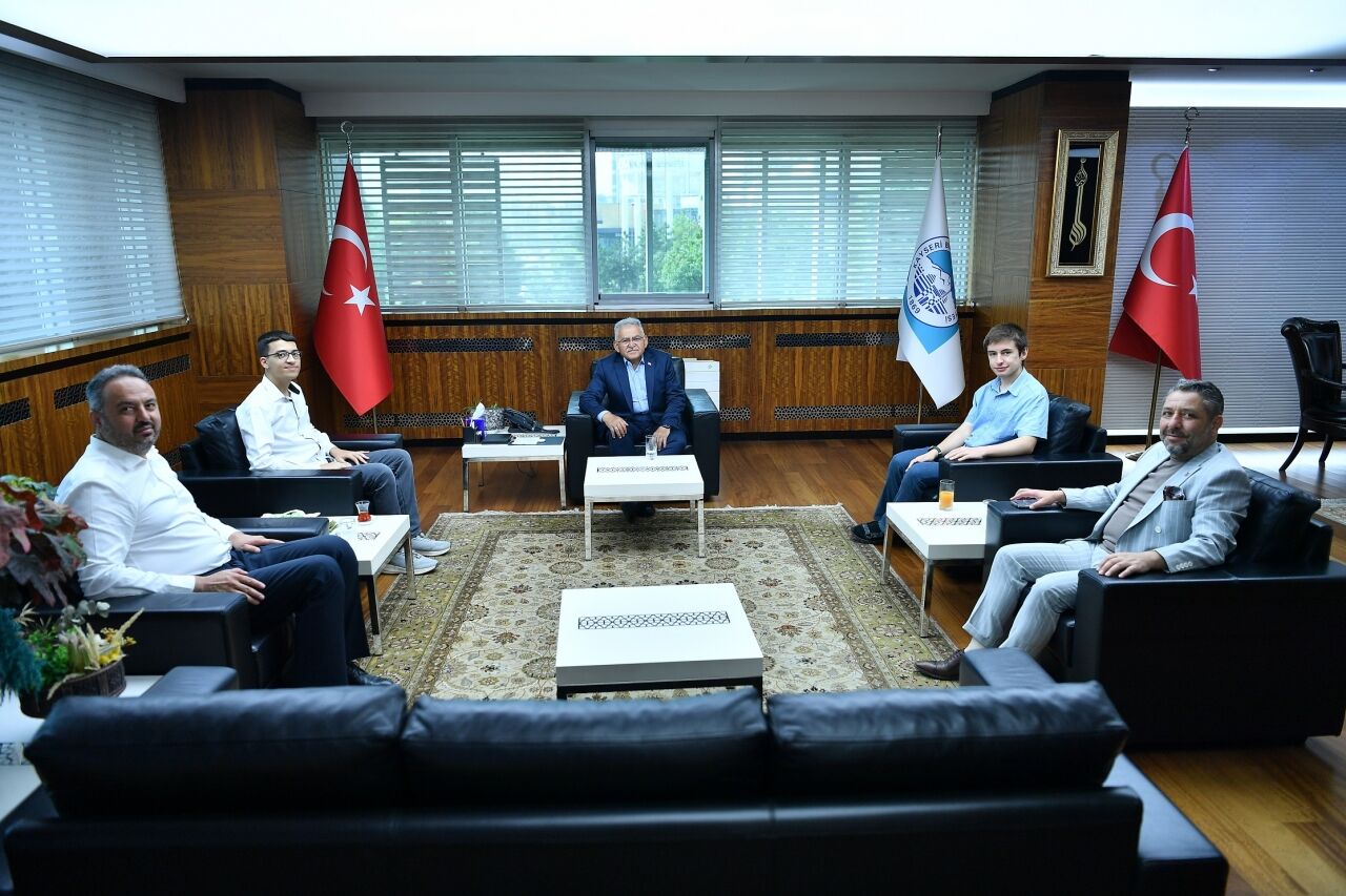 Büyükkılıç, YKS'de derece yapan öğrencileri misafir etti