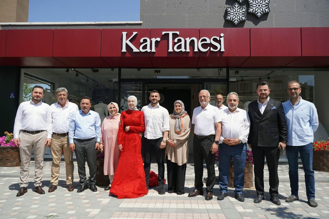 Protokol üyeleri, Talas Belediyesinin Kartanesi Gelinlik Evi'ni gezdi