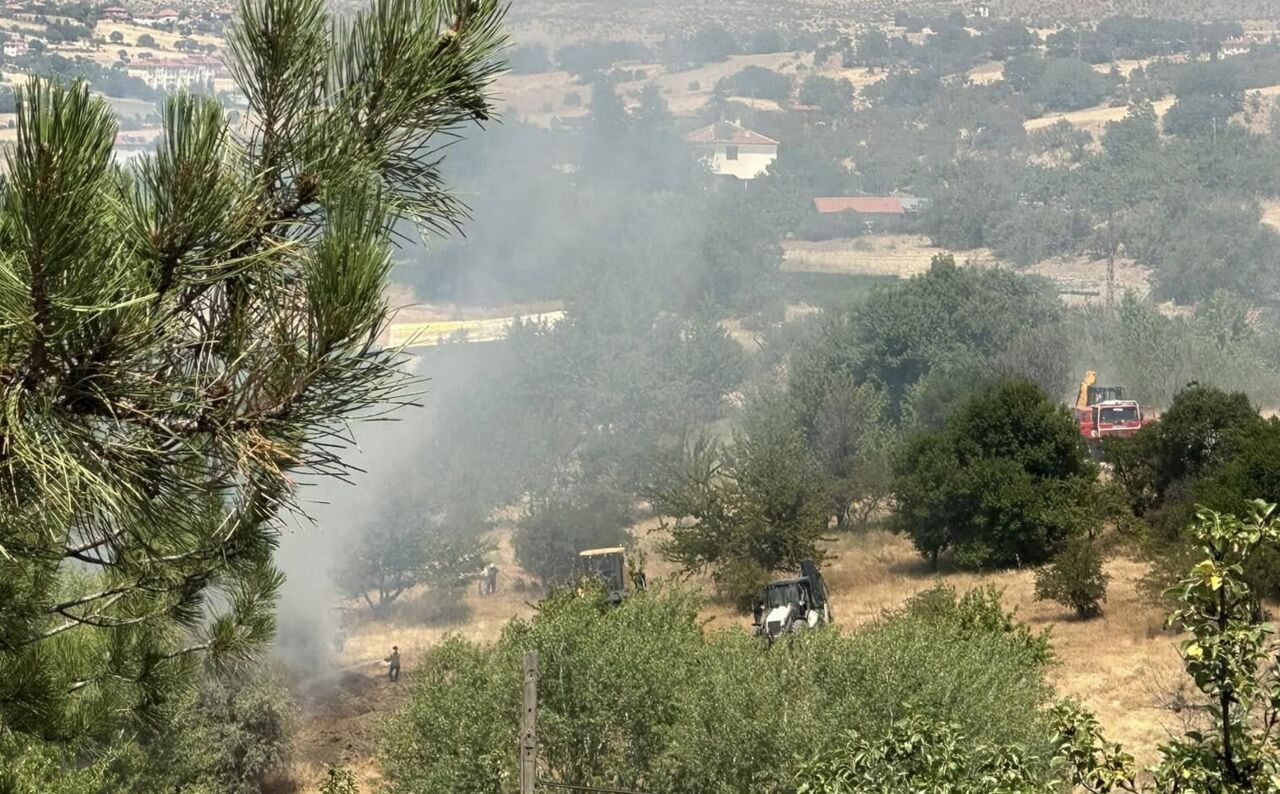 Güdül'de otluk alanda çıkan yangın söndürüldü