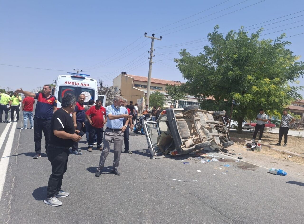 Nevşehir'de otomobille motosikletin çarpıştığı kazada 3 kişi yaralandı