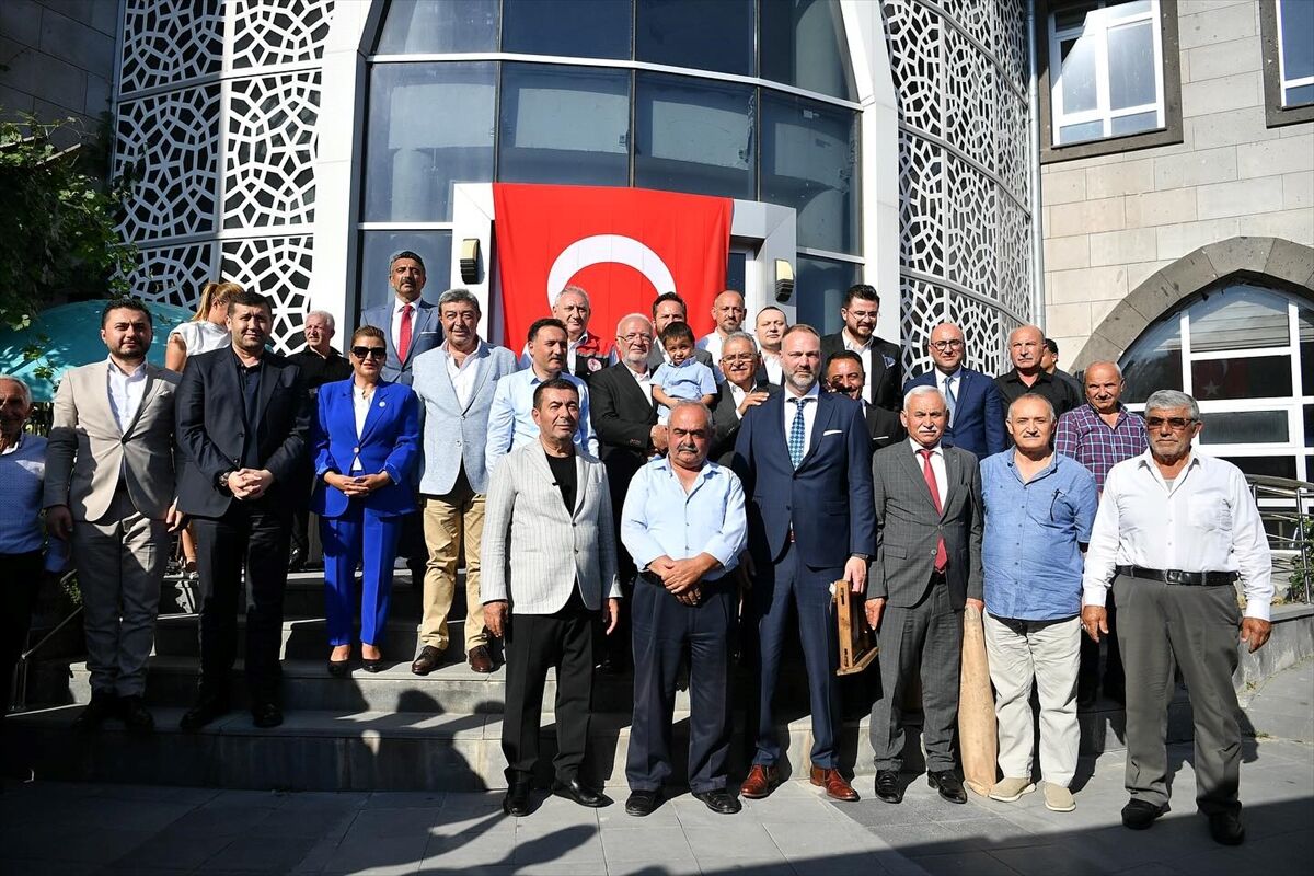 AK Parti Genel Başkanvekili Elitaş, Bünyan'da "Akülü Araç Dağıtım Töreni"ne katıldı