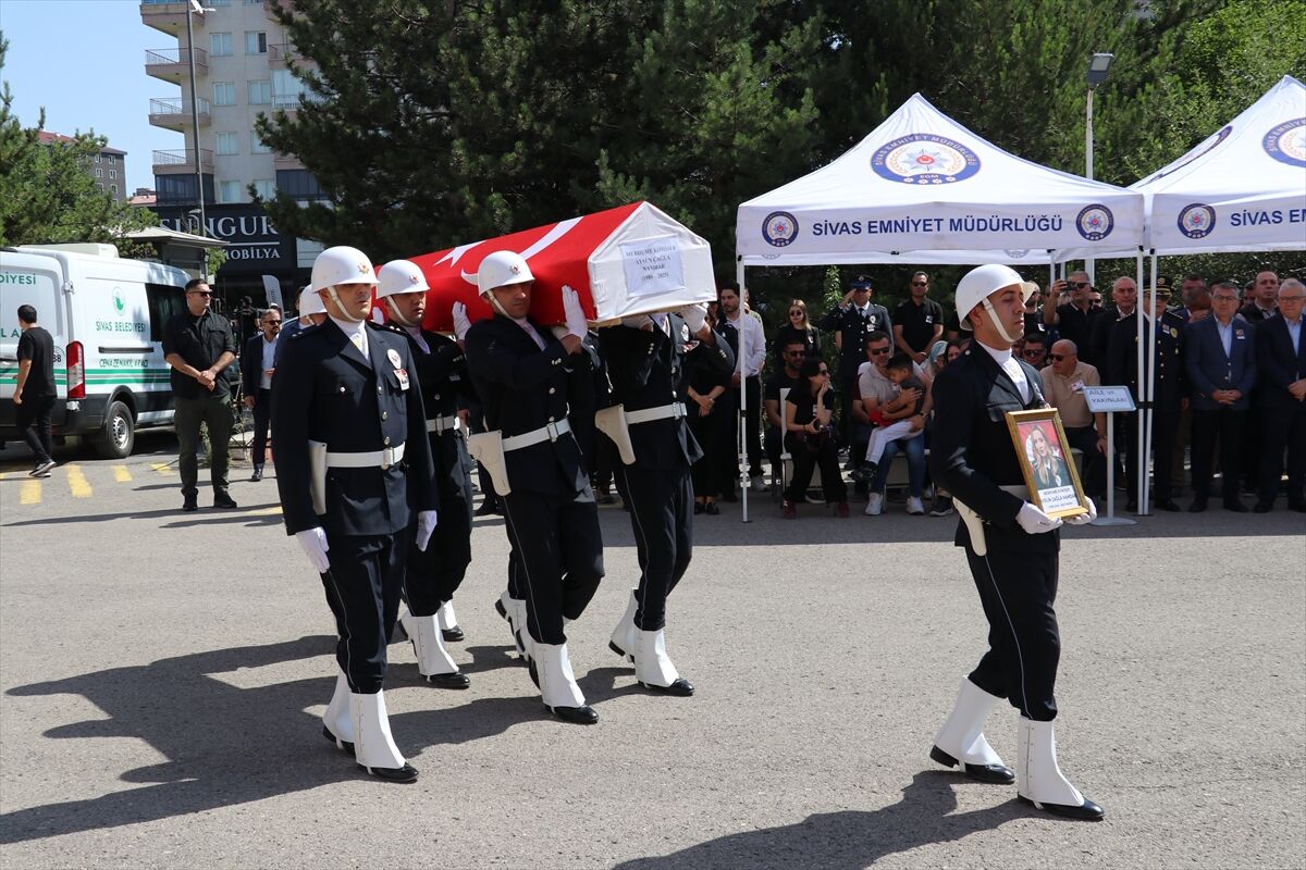 Trafik kazasında hayatını kaybeden başkomiser için Sivas'ta tören düzenlendi