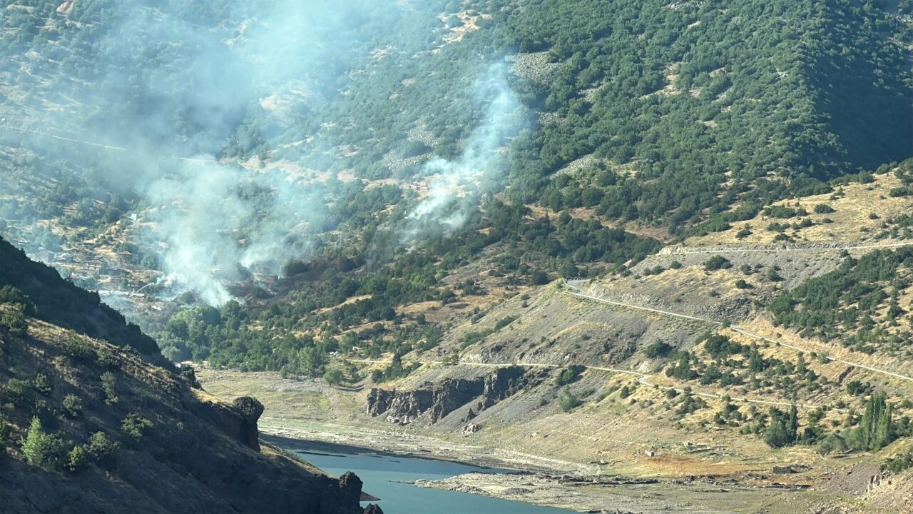 Kızılcahamam'da çıkan yangında 8 ev kullanılamaz hale geldi