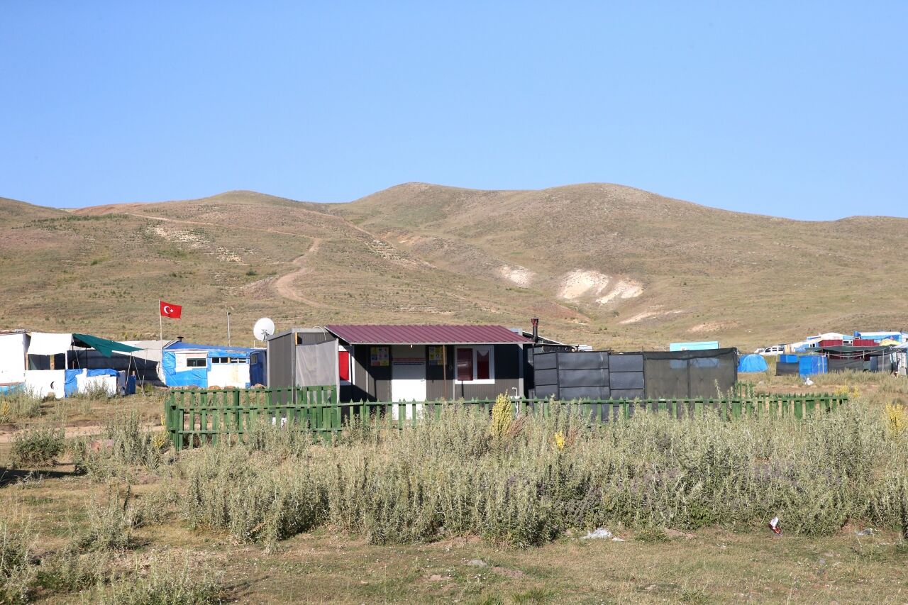 Yaz aylarında serinlemek için Erciyes'e çıkıyorlar