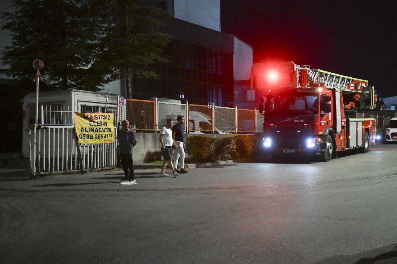Ankara'da konveyör bant fabrikasında yangın çıktı