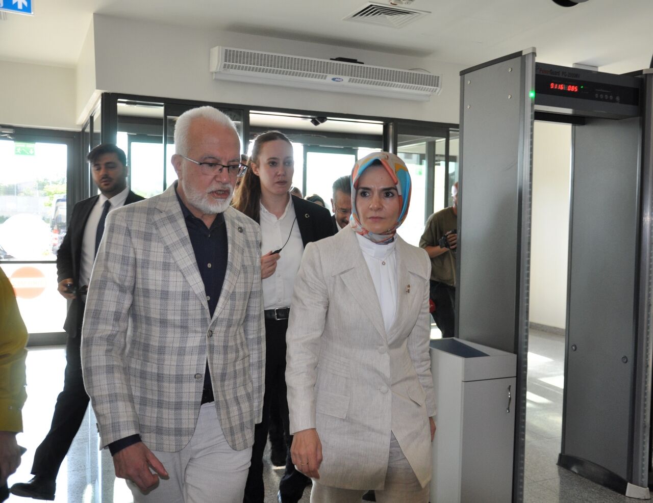 Bakan Göktaş'tan Eskişehir'de orman yangını şehitlerinin ailelerine taziye ziyareti